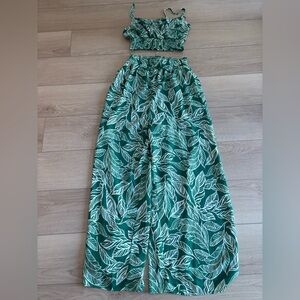 Pink lily size M  Green and White  Set for Resort Wear